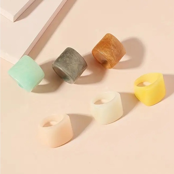 NWOT-Spring/Summer Jelly Resin 6 pc Rings Set - Picture 2 of 5
